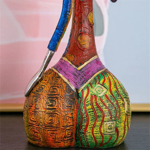 Statuette féminine abstraite en résine peinte à la main pour décoration intérieure moderne et colorée | Koossa