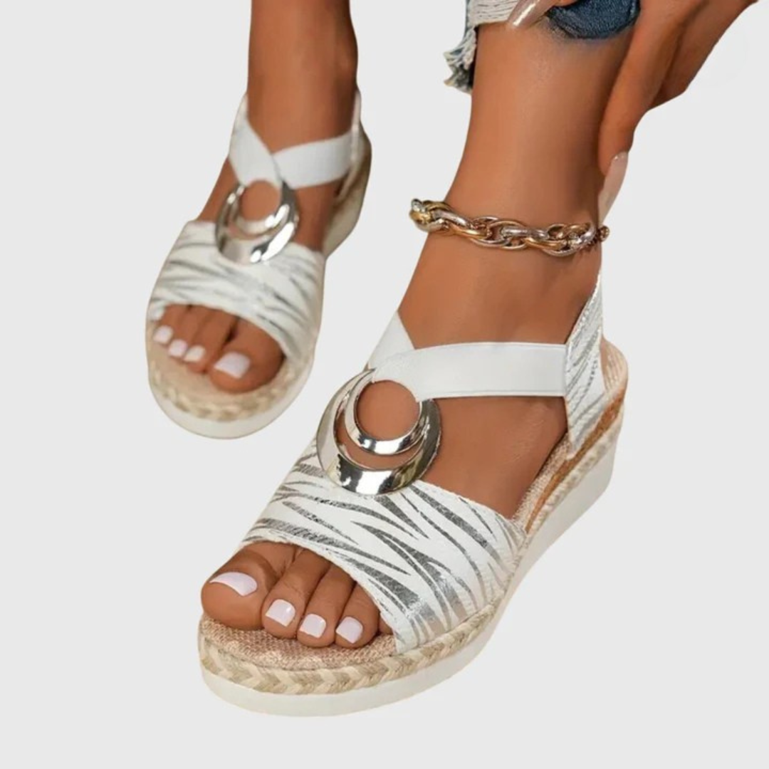 Women's Cushioned Buckle Strap Sandals in Textured Layered Design for Everyday Summer Comfort and Relaxed Warm-Weather Styling | Koossa