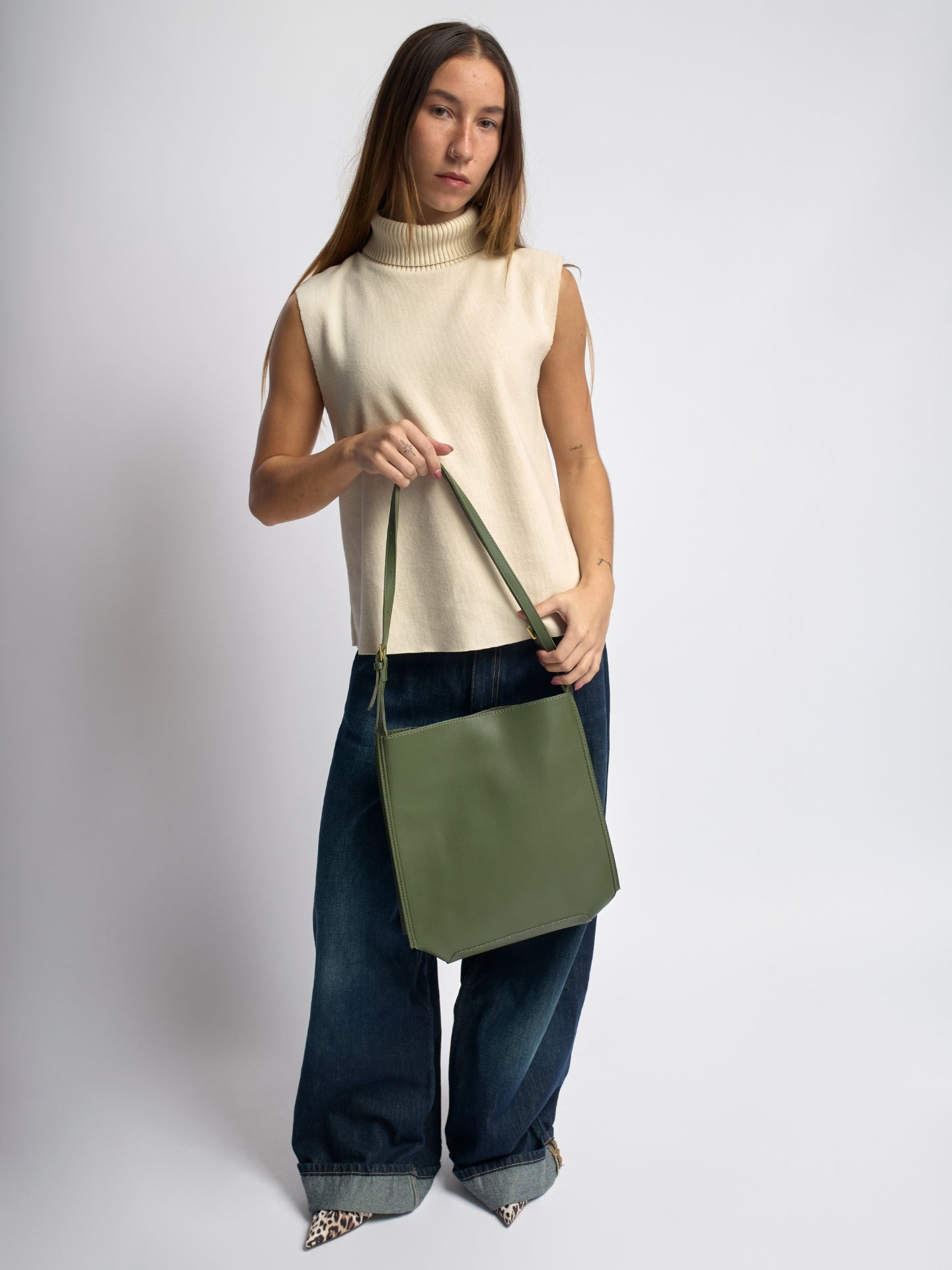 Structured Leather Shoulder Bag with Adjustable Strap and Secure Divider | Koossa