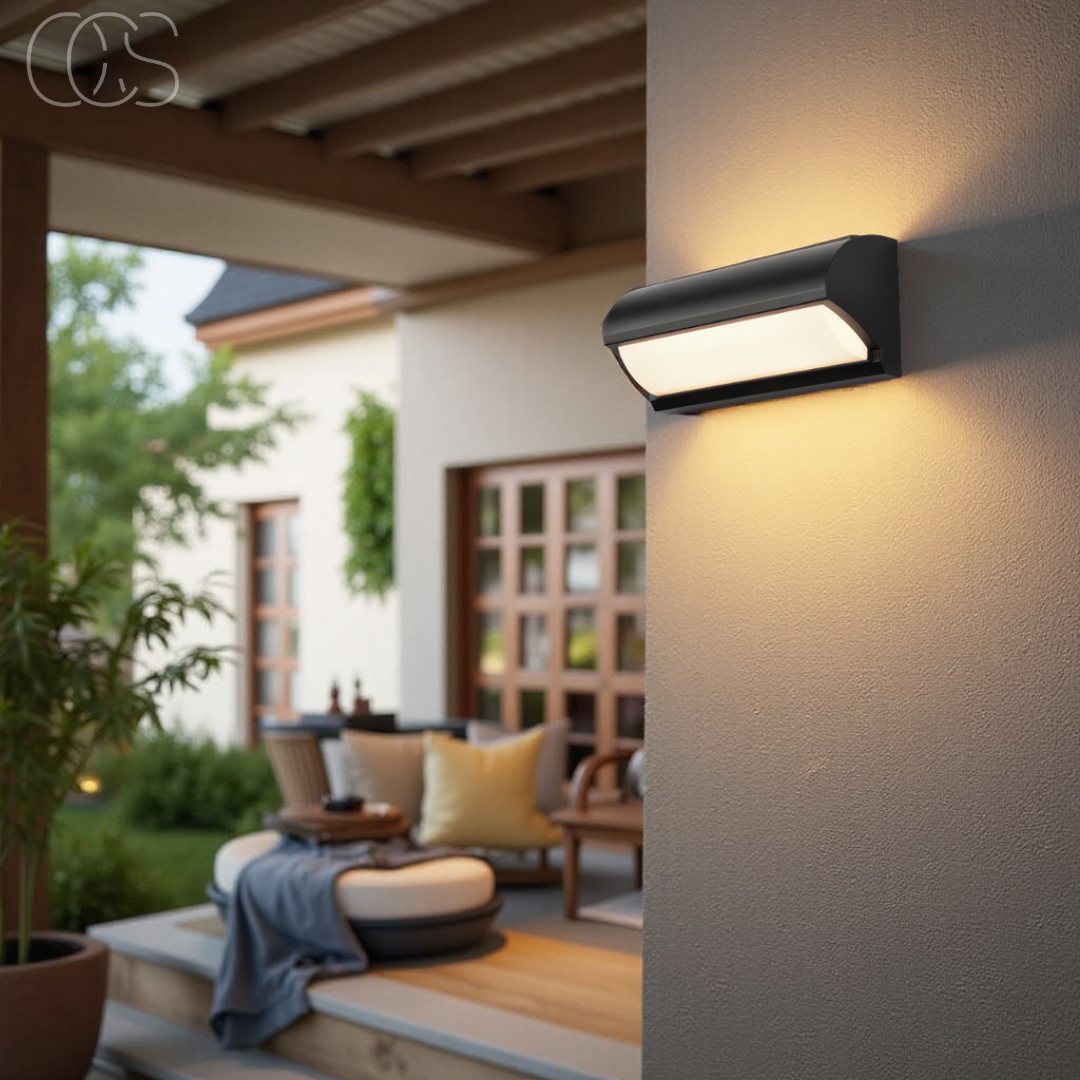 Applique murale LED noire étanche IP65 pour intérieur et extérieur avec éclairage blanc chaud 3000 K design moderne | Koossa