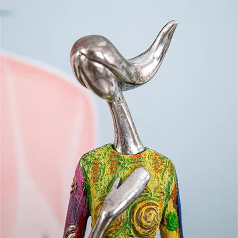 Statuette féminine abstraite en résine peinte à la main pour décoration intérieure moderne et colorée | Koossa