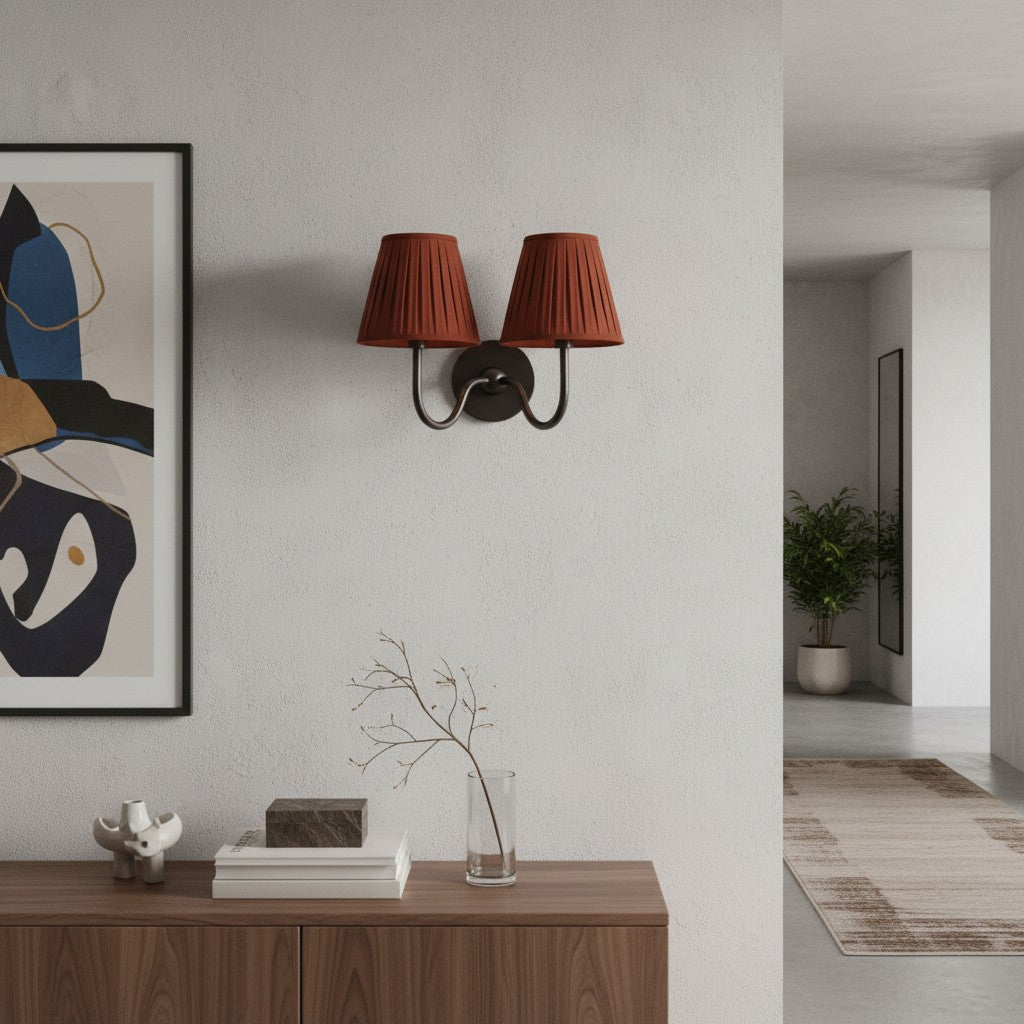 Applique murale élégante à abat-jour plissé en tissu – Éclairage classique et raffiné pour chambre et salon | Koossa