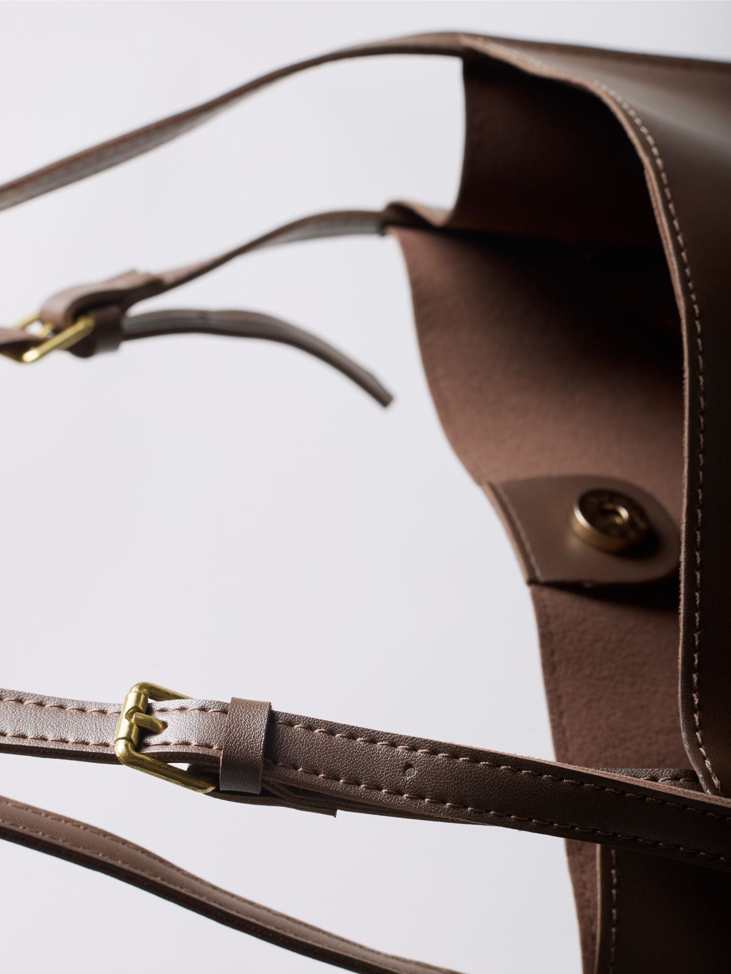 Structured Leather Shoulder Bag with Adjustable Strap and Secure Divider | Koossa