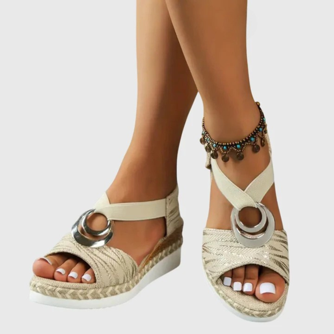 Women's Cushioned Buckle Strap Sandals in Textured Layered Design for Everyday Summer Comfort and Relaxed Warm-Weather Styling | Koossa
