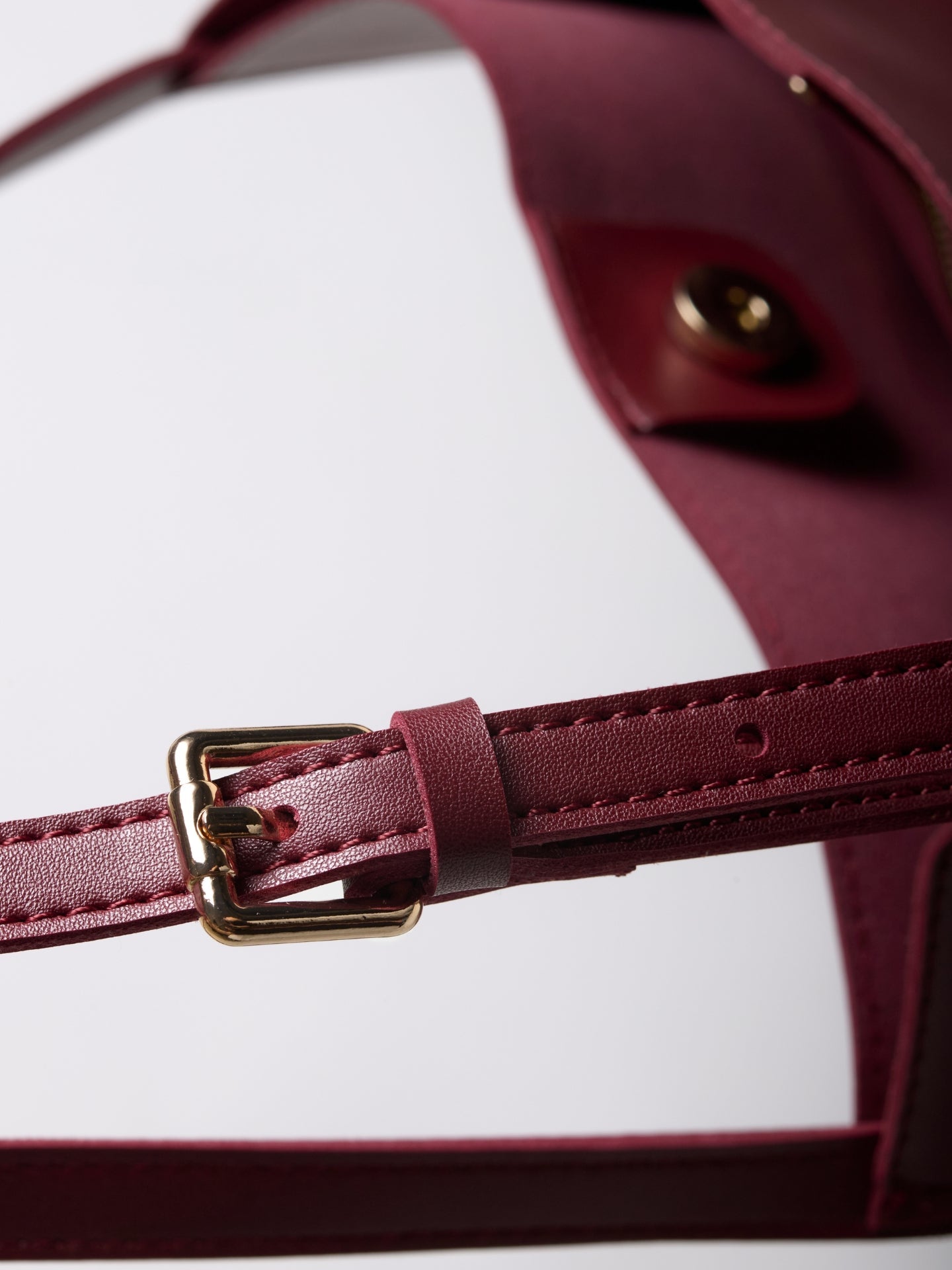 Structured Leather Shoulder Bag with Adjustable Strap and Secure Divider | Koossa