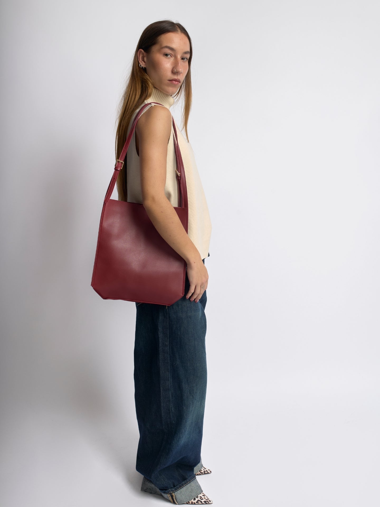 Structured Leather Shoulder Bag with Adjustable Strap and Secure Divider | Koossa