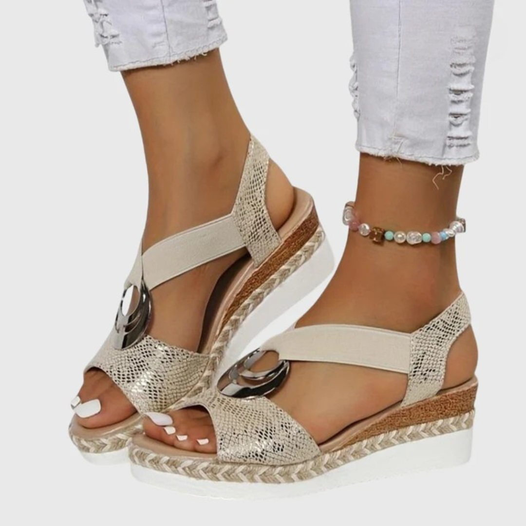 Women's Cushioned Buckle Strap Sandals in Textured Layered Design for Everyday Summer Comfort and Relaxed Warm-Weather Styling | Koossa