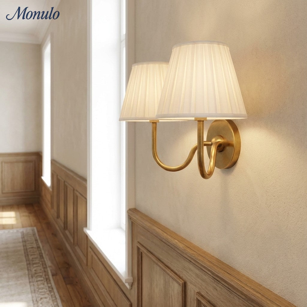 Applique murale élégante à abat-jour plissé en tissu – Éclairage classique et raffiné pour chambre et salon | Koossa