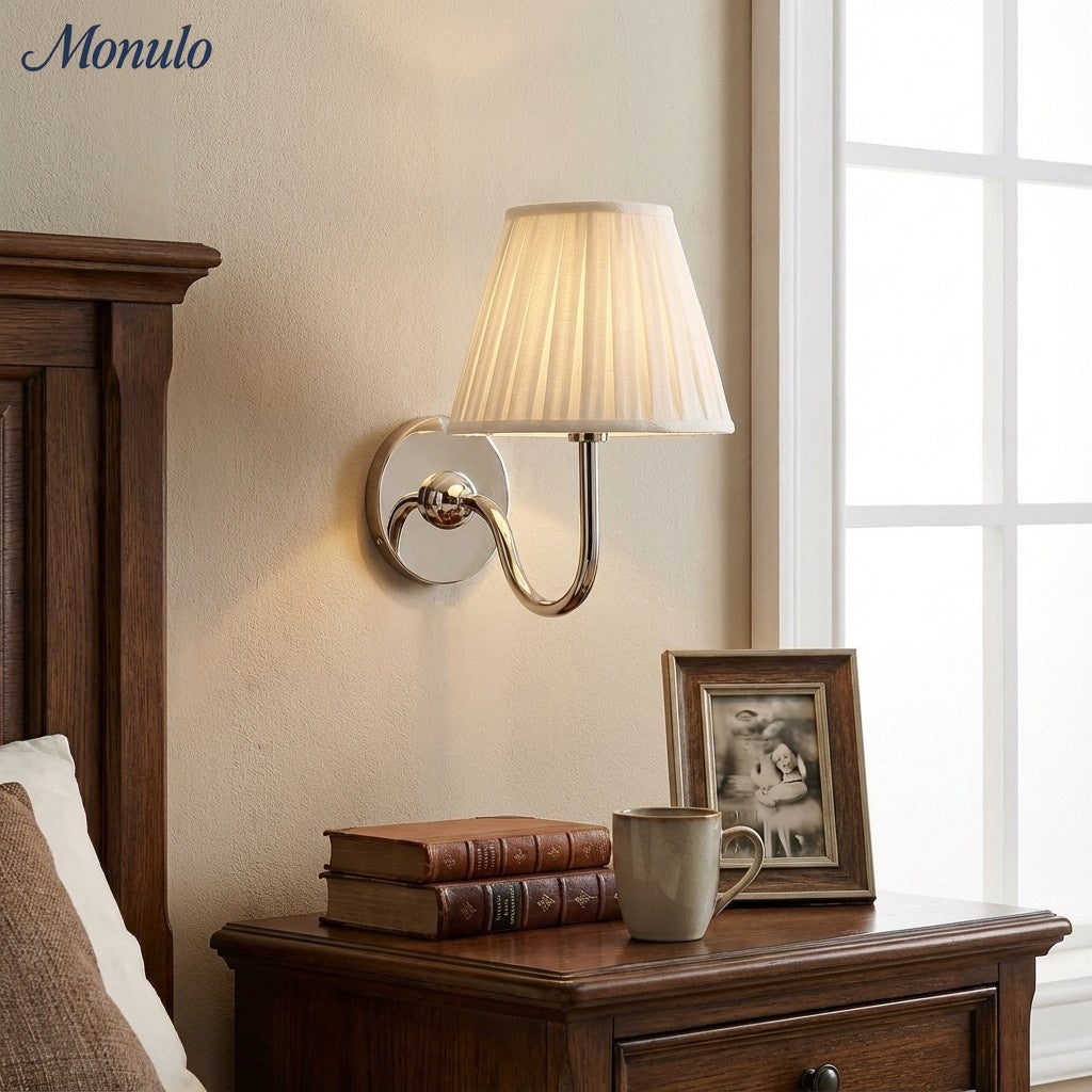 Applique murale élégante à abat-jour plissé en tissu – Éclairage classique et raffiné pour chambre et salon | Koossa