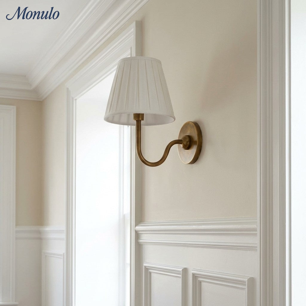 Applique murale élégante à abat-jour plissé en tissu – Éclairage classique et raffiné pour chambre et salon | Koossa