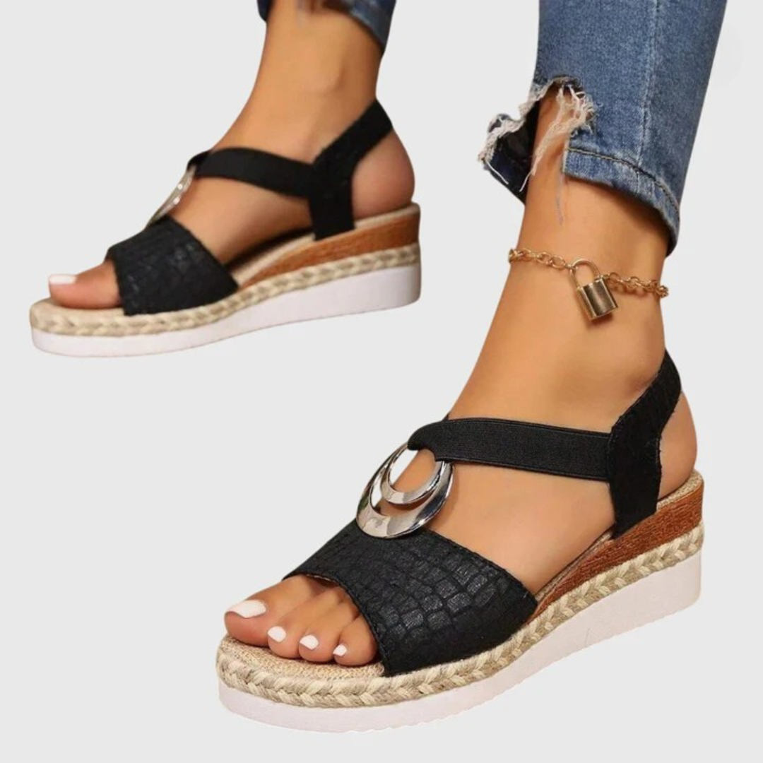 Women's Cushioned Buckle Strap Sandals in Textured Layered Design for Everyday Summer Comfort and Relaxed Warm-Weather Styling | Koossa