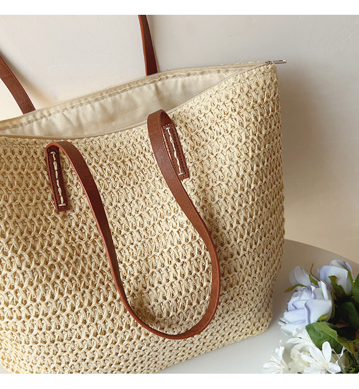 Panier tressé en osier avec anses cuir pour marché et ville style scandinave naturel beige intemporel | Koossa