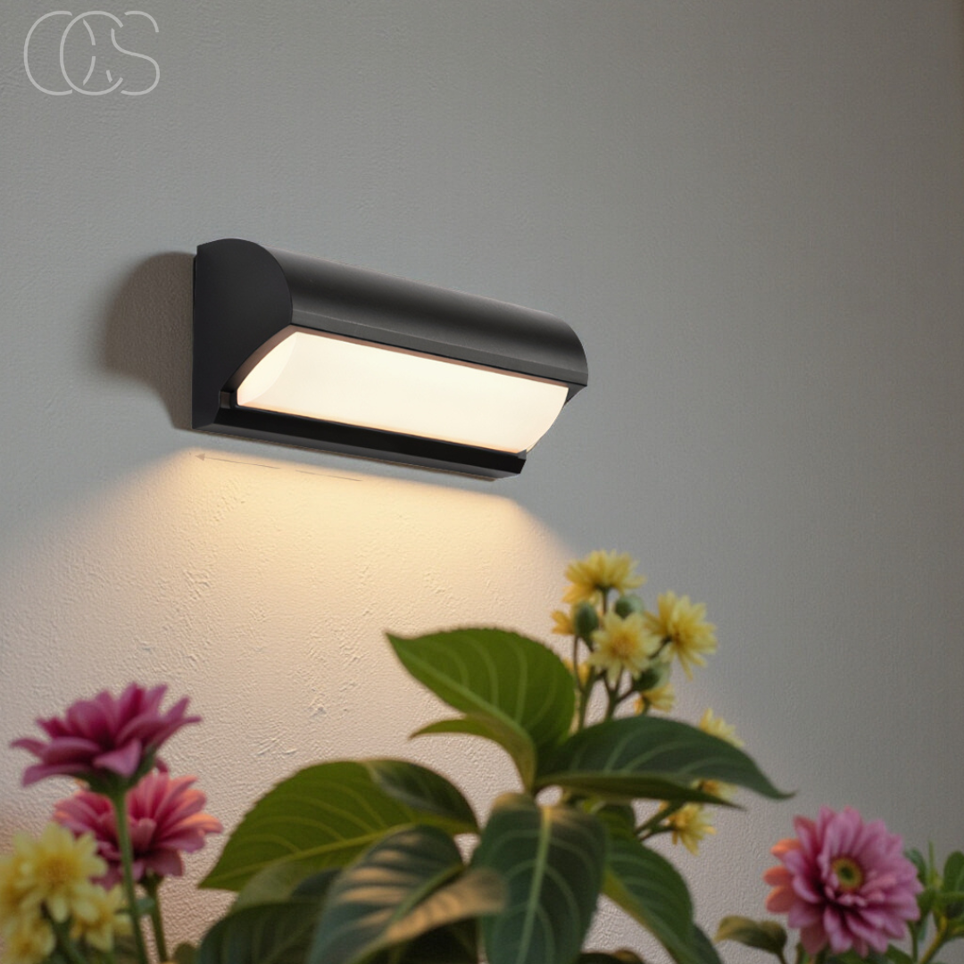 Applique murale LED noire étanche IP65 pour intérieur et extérieur avec éclairage blanc chaud 3000 K design moderne | Koossa