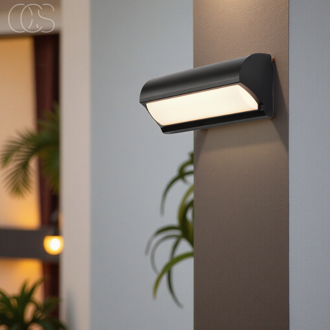 Applique murale LED noire étanche IP65 pour intérieur et extérieur avec éclairage blanc chaud 3000 K design moderne | Koossa