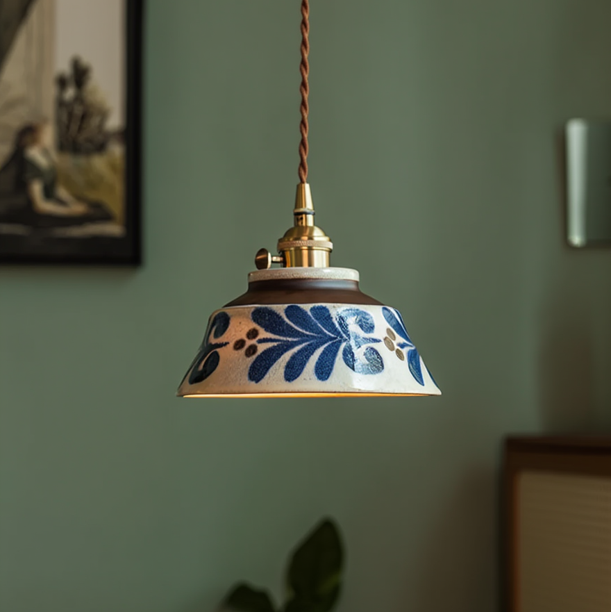Suspension en céramique peinte à la main motif floral monture cuivre style nordique éclairage chaleureux | Koossa