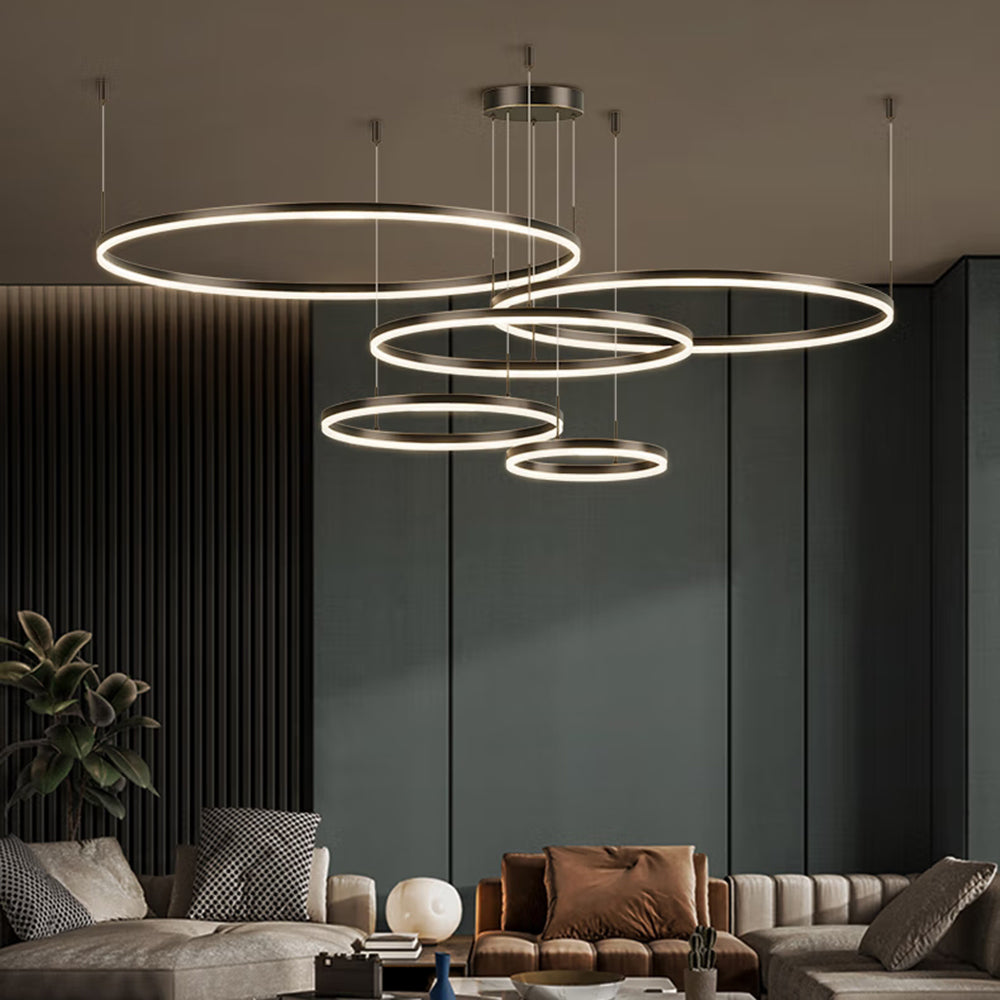 Suspension LED anneaux métalliques dorés, noirs ou café pour salle à manger, salon et chambre moderne | Koossa