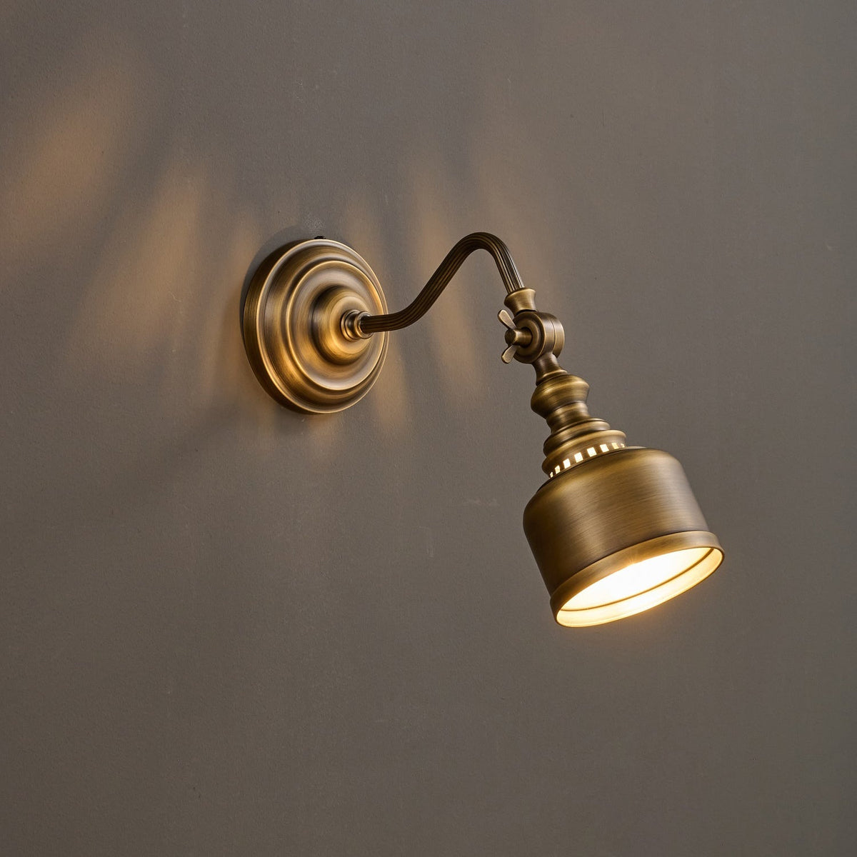 Adjustable Brass Wall Reading Light with Gooseneck Arm – Vintage Sconce for Bedroom, Bedside & Living Room | Lonoma