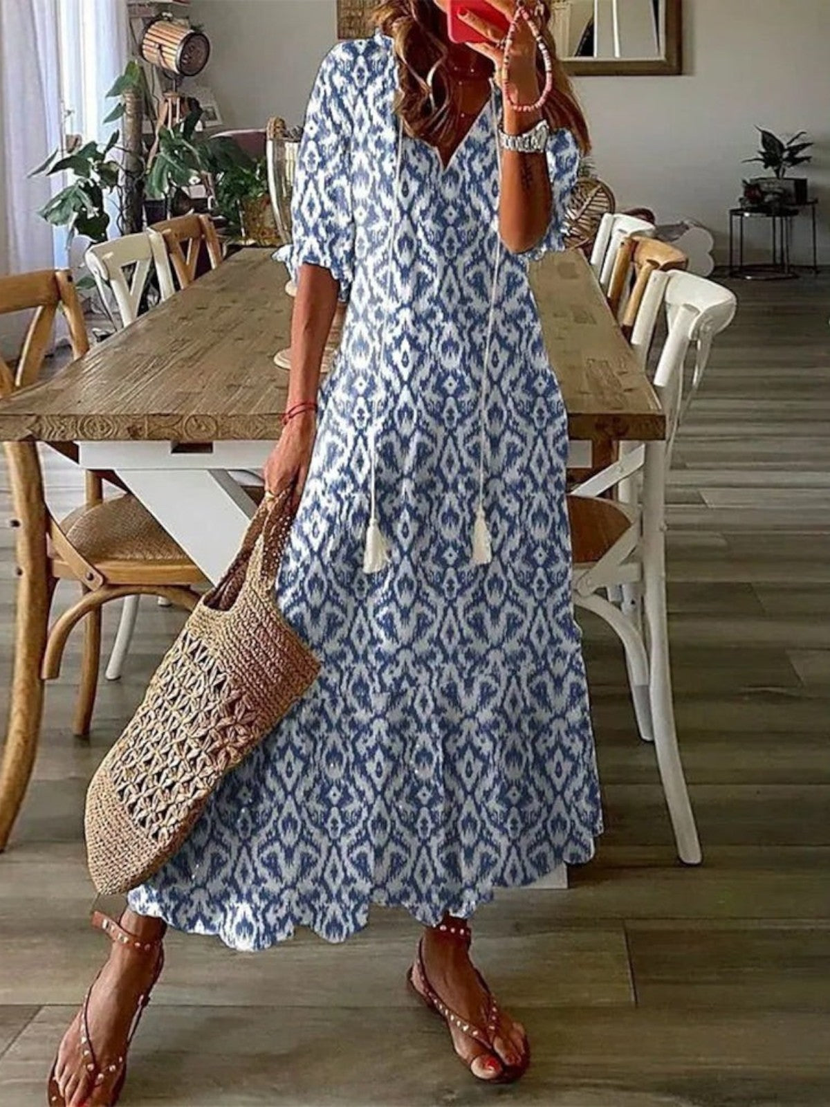 Women's V-Neck Maxi Dress in Vintage-Inspired Print – Flowing Bohemian Summer Dress with Romantic Pattern Detail | Koossa