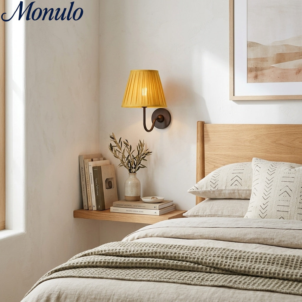 Applique murale élégante à abat-jour plissé en tissu – Éclairage classique et raffiné pour chambre et salon | Koossa