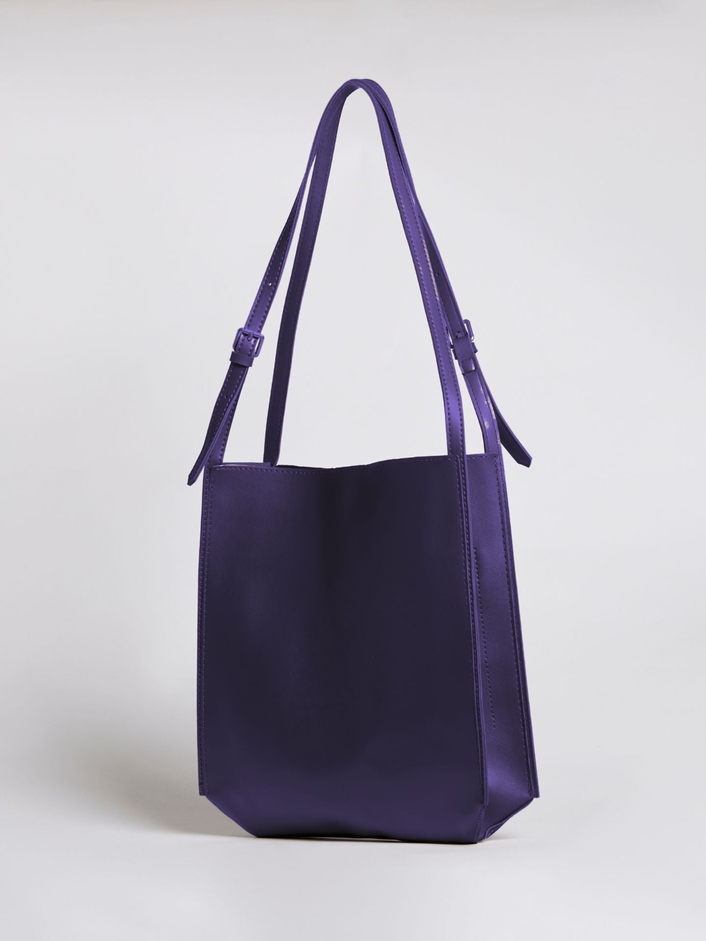 Structured Leather Shoulder Bag with Adjustable Strap and Secure Divider | Koossa