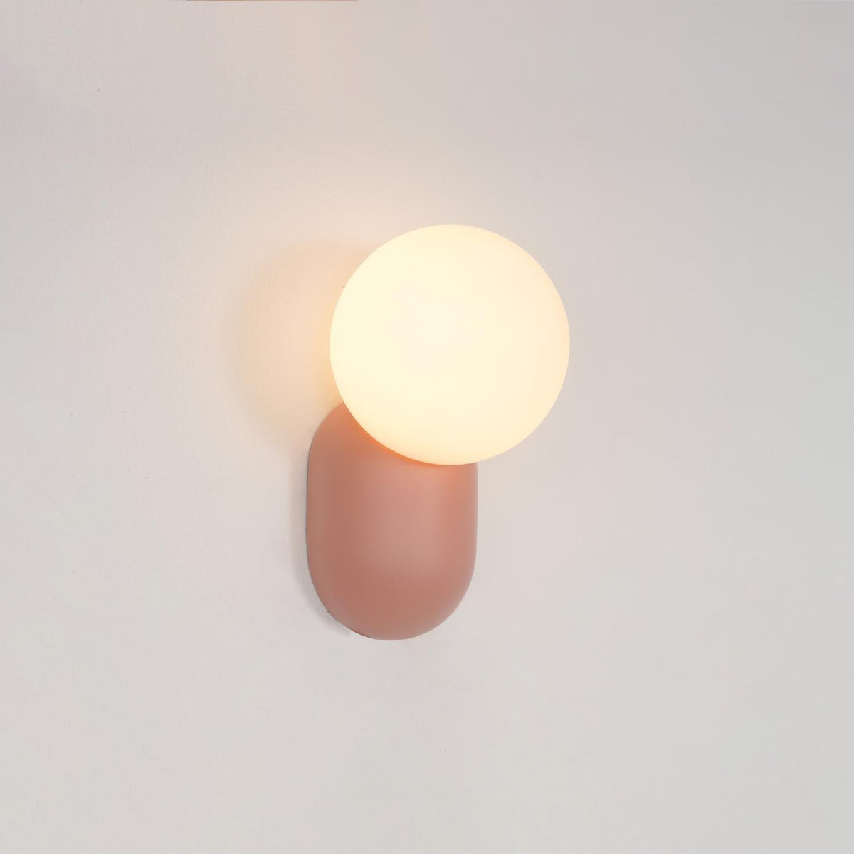 Spherical Resin Wall Light Fixture with Glass Globe – Modern Single-Bulb Sconce for Bathroom, Hallway, Bedroom – Dimmable G9 Socket | Lonoma