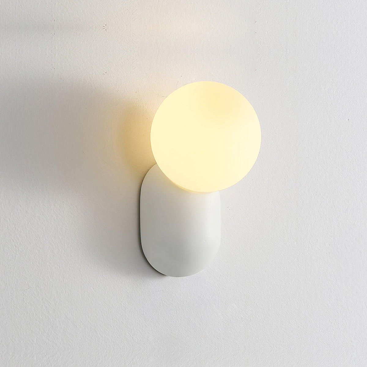 Spherical Resin Wall Light Fixture with Glass Globe – Modern Single-Bulb Sconce for Bathroom, Hallway, Bedroom – Dimmable G9 Socket | Lonoma