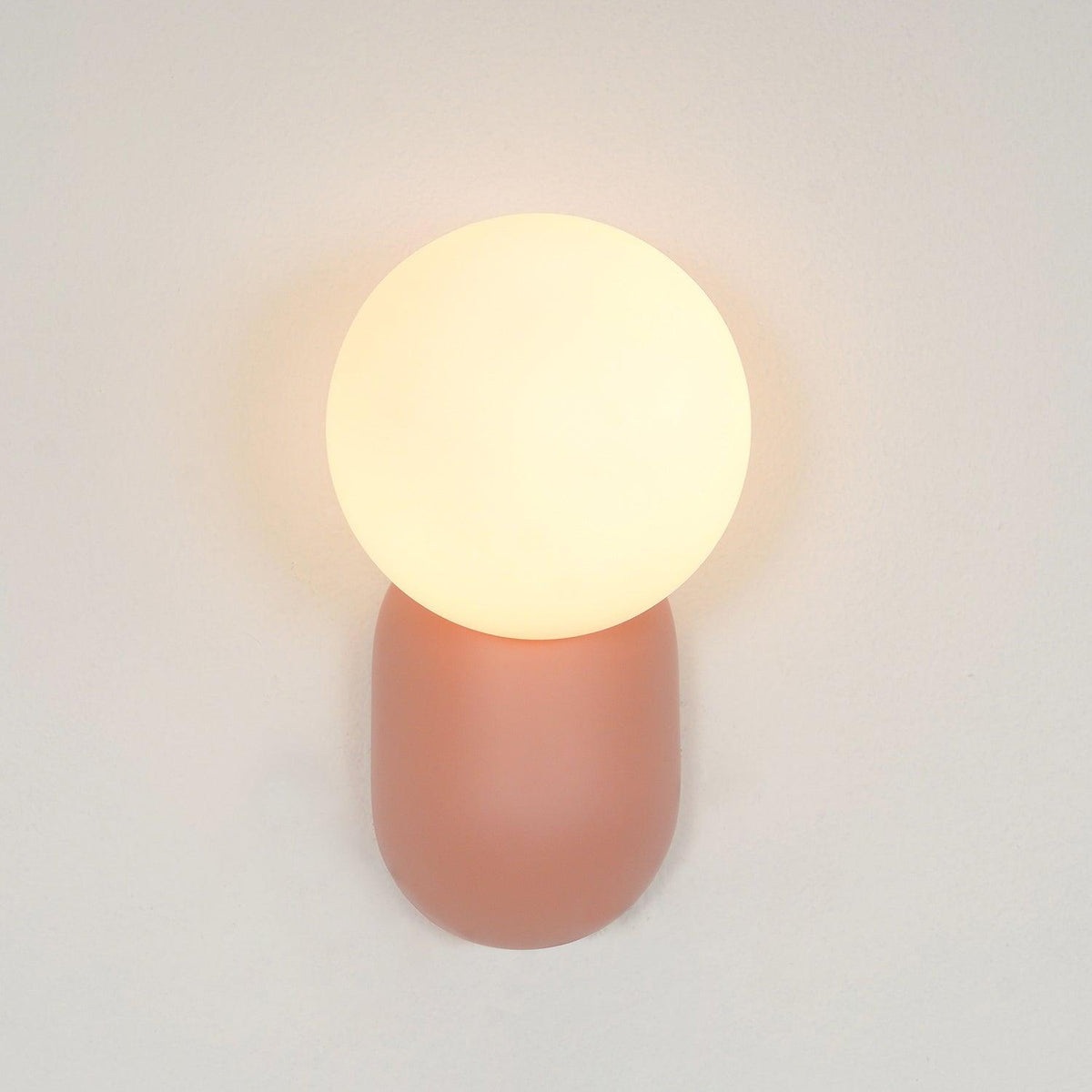 Spherical Resin Wall Light Fixture with Glass Globe – Modern Single-Bulb Sconce for Bathroom, Hallway, Bedroom – Dimmable G9 Socket | Lonoma