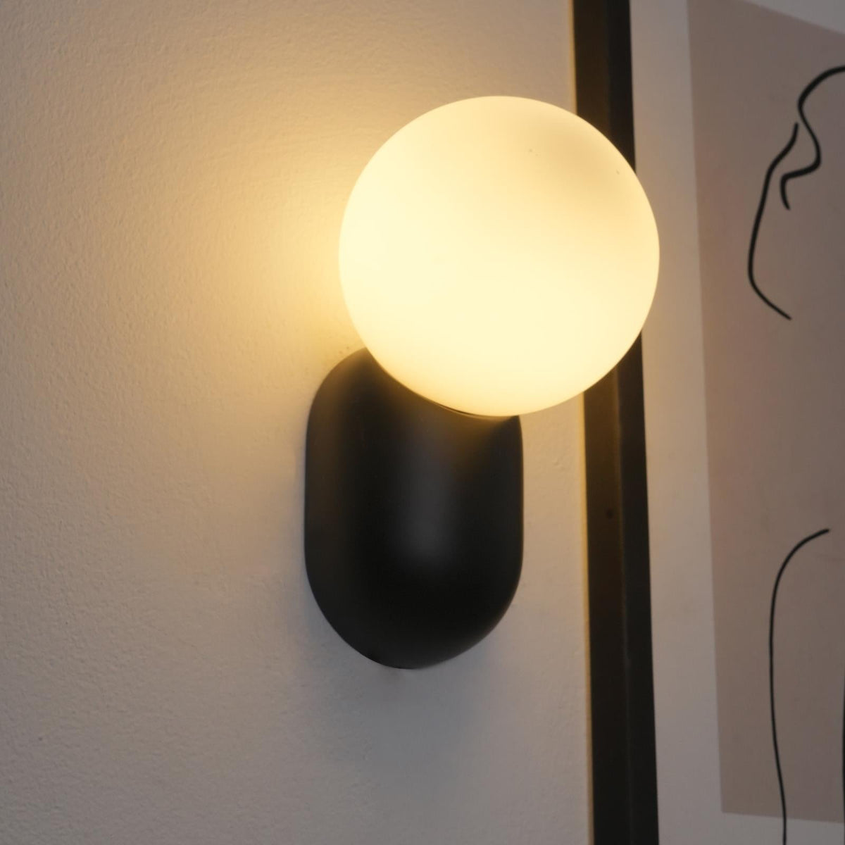 Spherical Resin Wall Light Fixture with Glass Globe – Modern Single-Bulb Sconce for Bathroom, Hallway, Bedroom – Dimmable G9 Socket | Lonoma