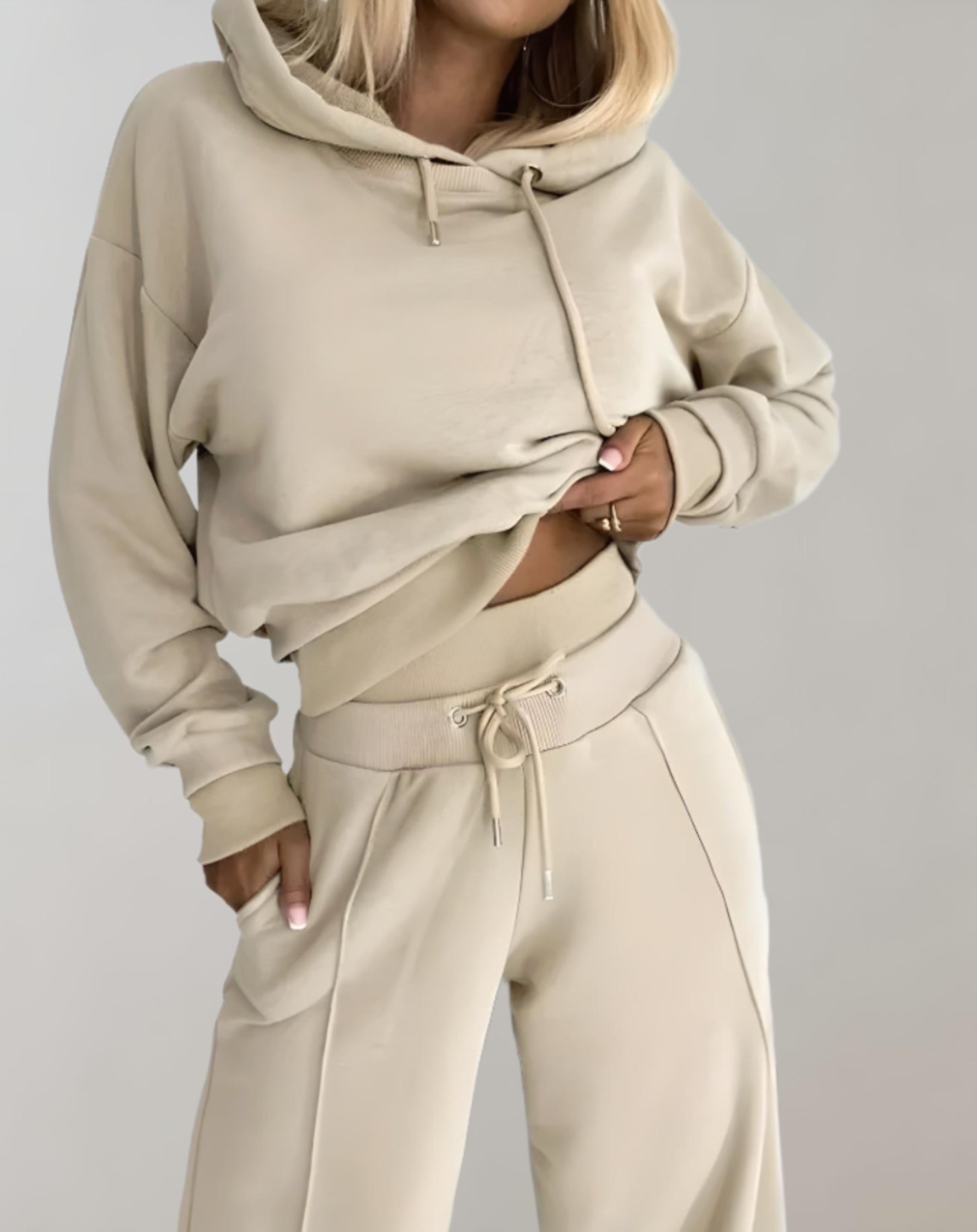 Women's Relaxed Lounge Set in Wide-Leg Trousers and Cropped Hoodie | Koossa