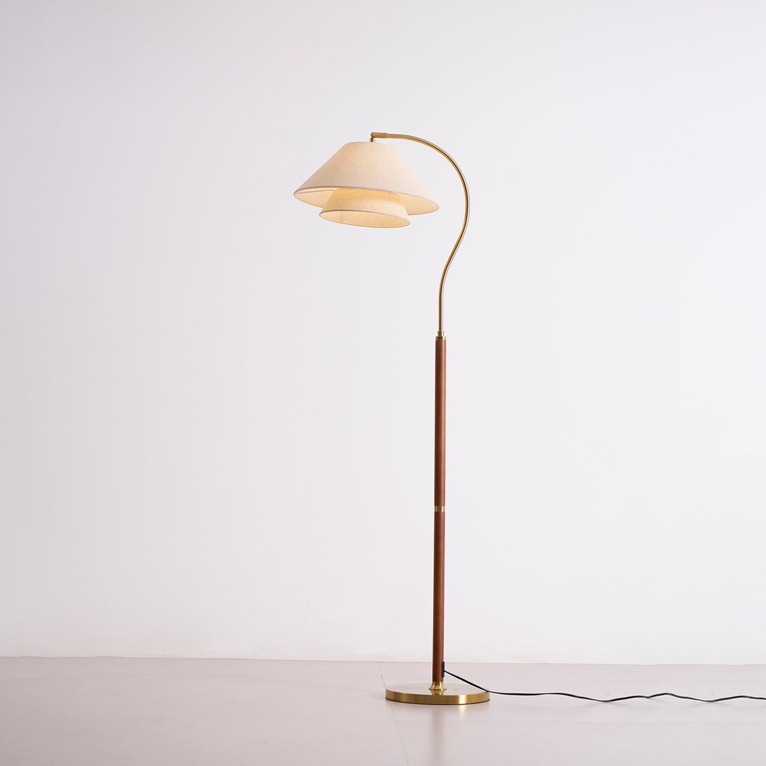 Lampadaire double abat-jour tissu lin et bois 155 cm design élégant salon chambre lumière douce ambiance | Koossa