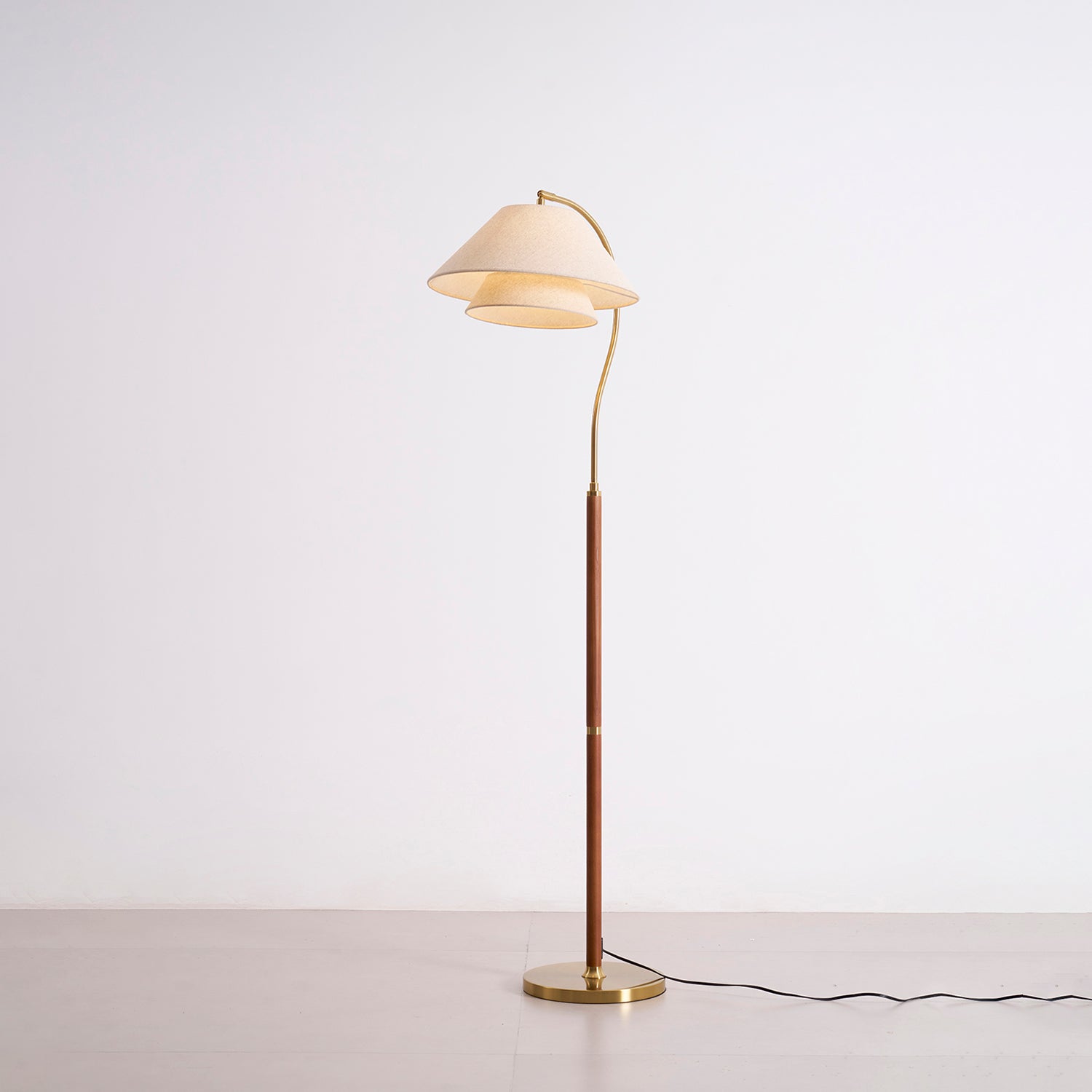 Lampadaire double abat-jour tissu lin et bois 155 cm design élégant salon chambre lumière douce ambiance | Koossa