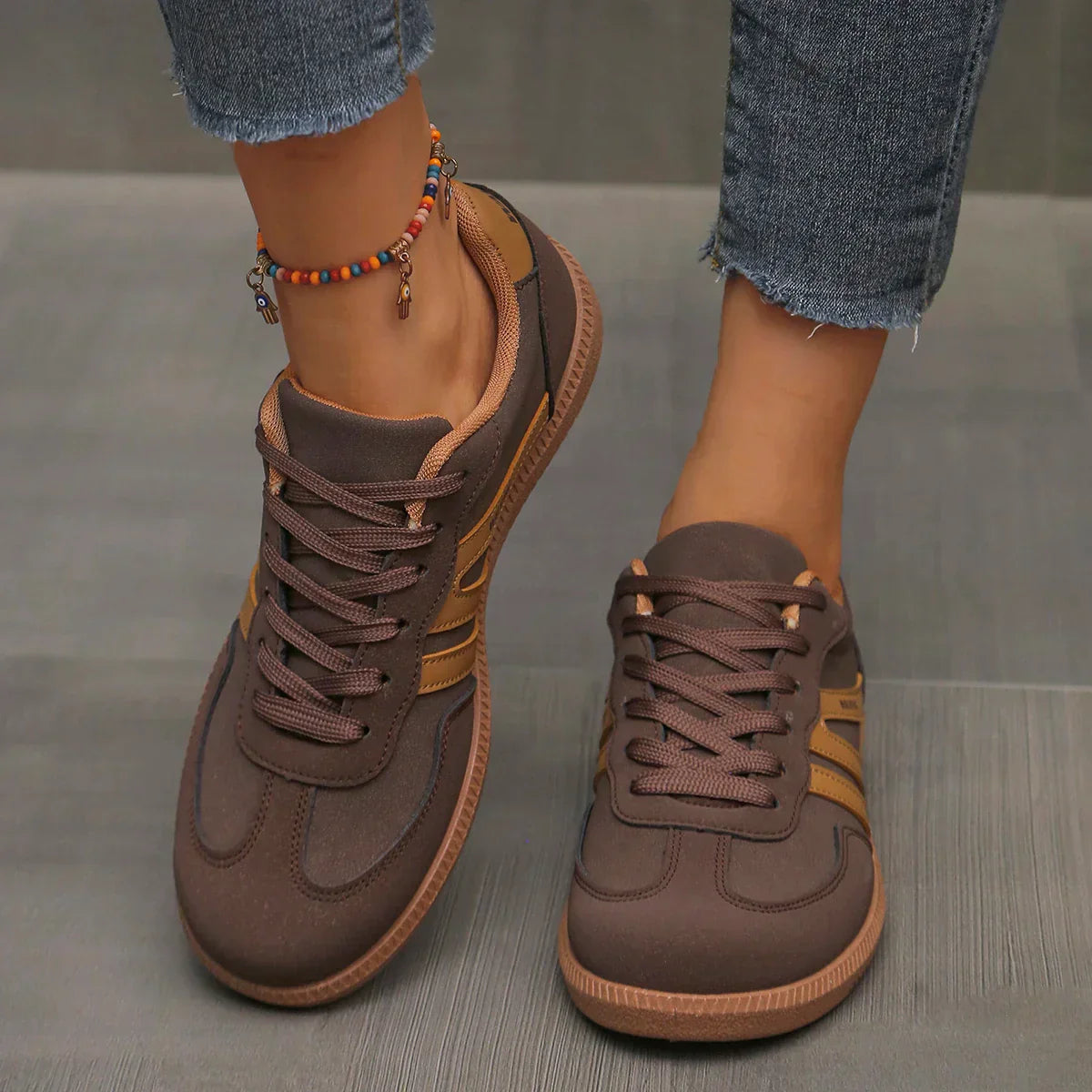 Women's Lace-Up Low-Top Trainers in Leather — Everyday Comfort and Timeless Design for Smart-Casual Wardrobes, Weekend Errands, and Coffee Dates | Koossa