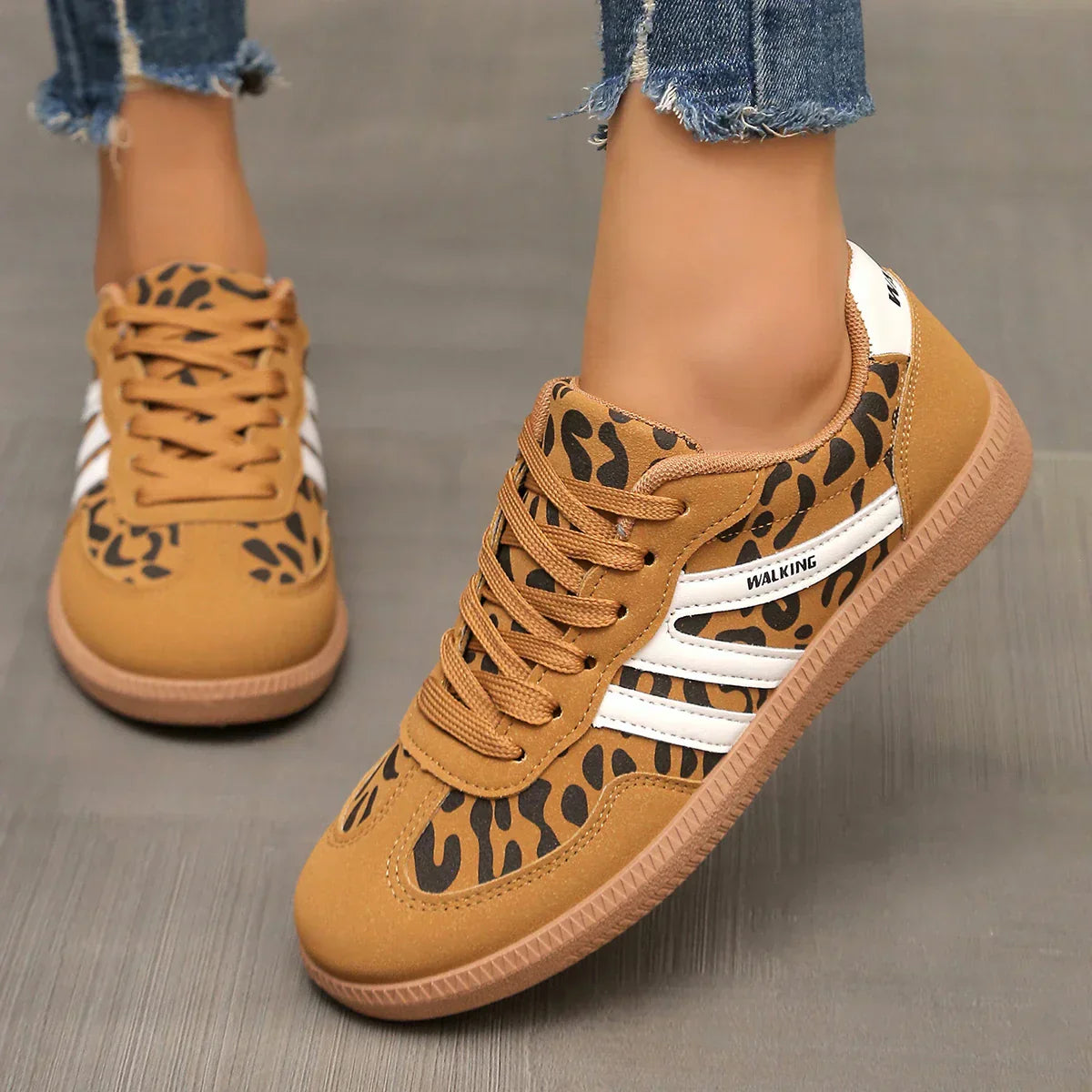 Women's Lace-Up Low-Top Trainers in Leather — Everyday Comfort and Timeless Design for Smart-Casual Wardrobes, Weekend Errands, and Coffee Dates | Koossa