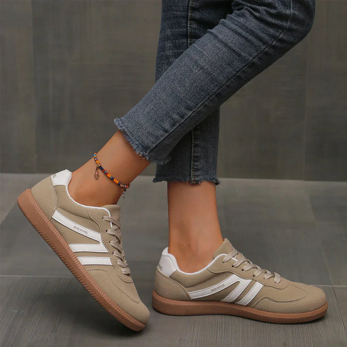 Women's Lace-Up Low-Top Trainers in Leather — Everyday Comfort and Timeless Design for Smart-Casual Wardrobes, Weekend Errands, and Coffee Dates | Koossa