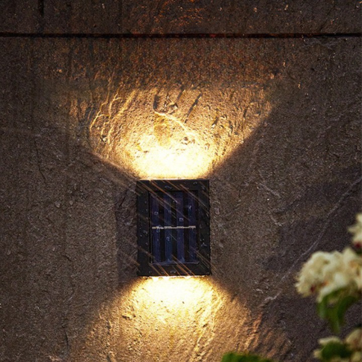 Applique solaire LED extérieure design minimaliste blanc chaud éclairage jardin terrasse balcon automatique durable | Koossa