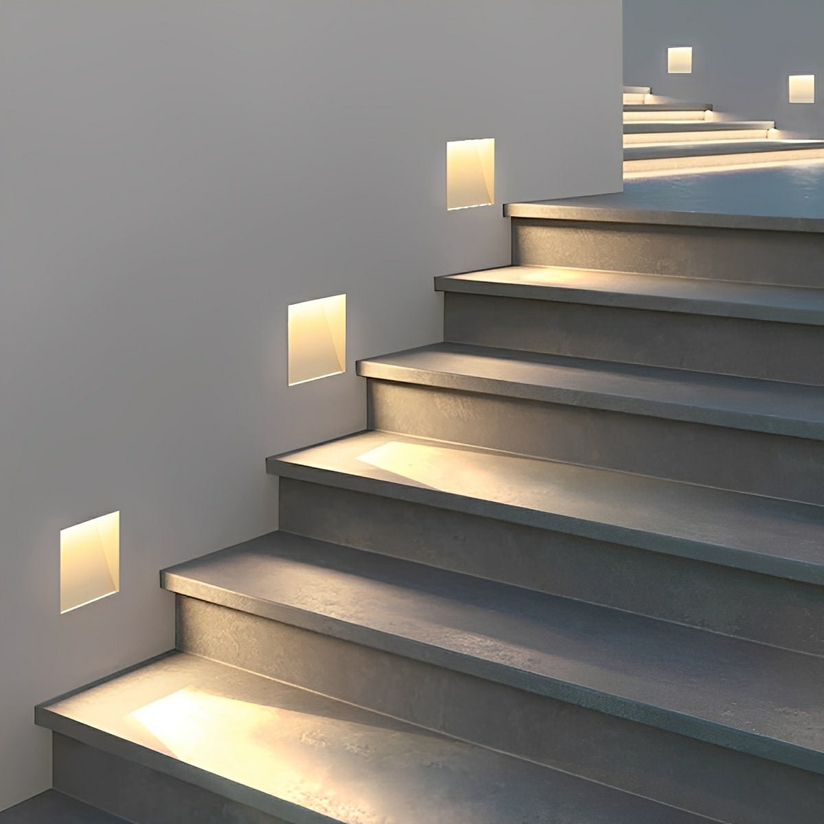 Spot encastrable LED à détecteur de mouvement pour escalier et couloir avec éclairage indirect ambiant | Koossa