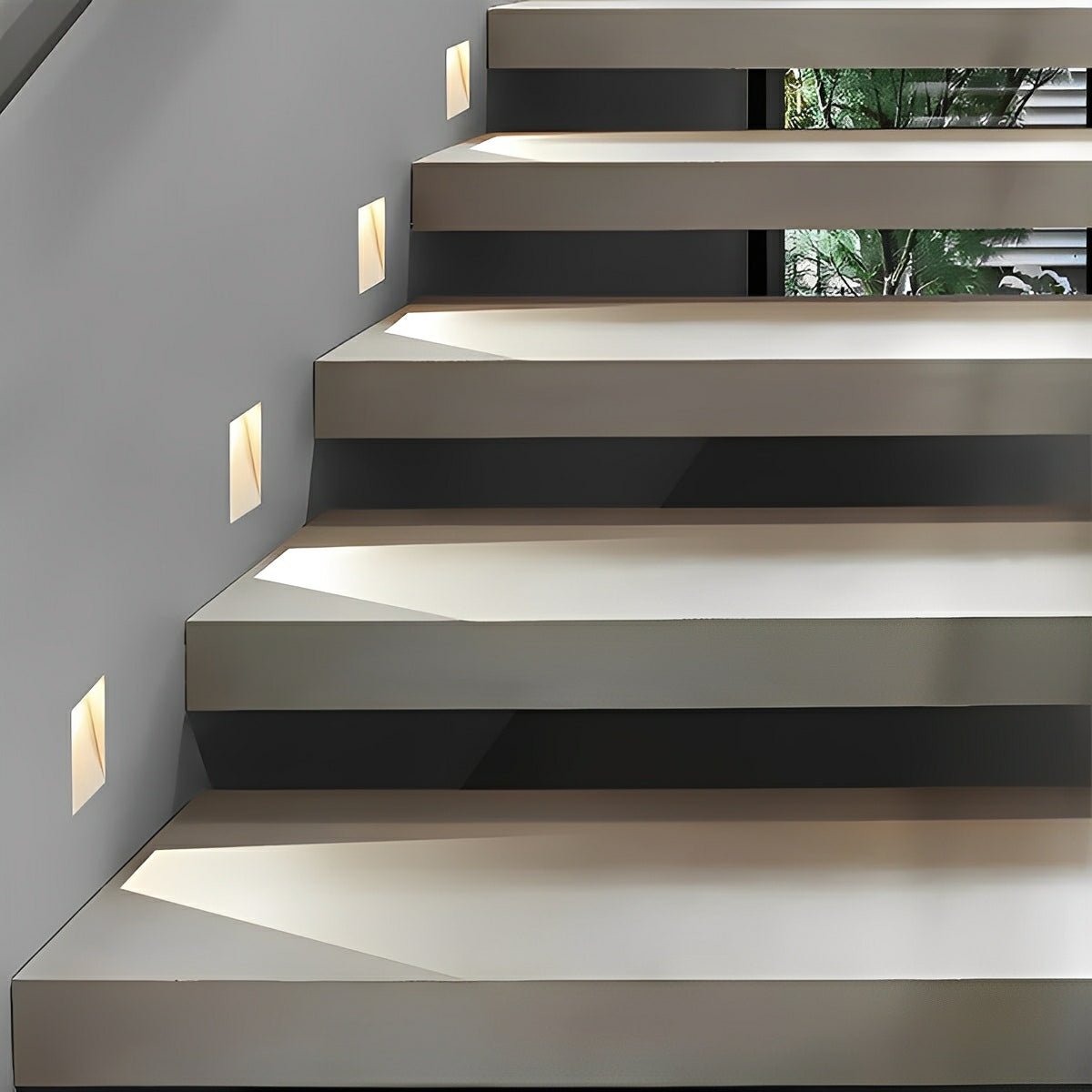 Spot encastrable LED à détecteur de mouvement pour escalier et couloir avec éclairage indirect ambiant | Koossa