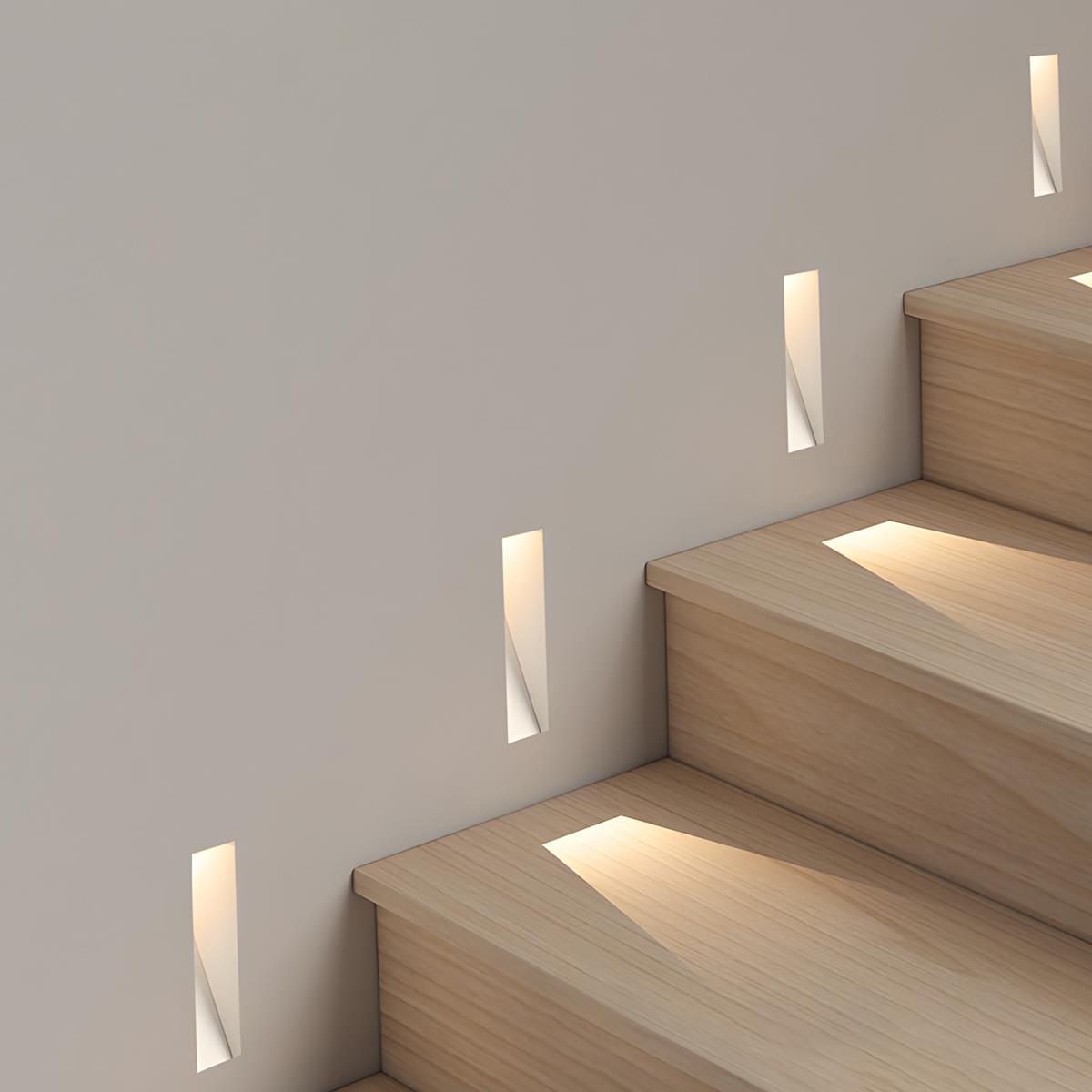 Spot encastrable LED à détecteur de mouvement pour escalier et couloir avec éclairage indirect ambiant | Koossa