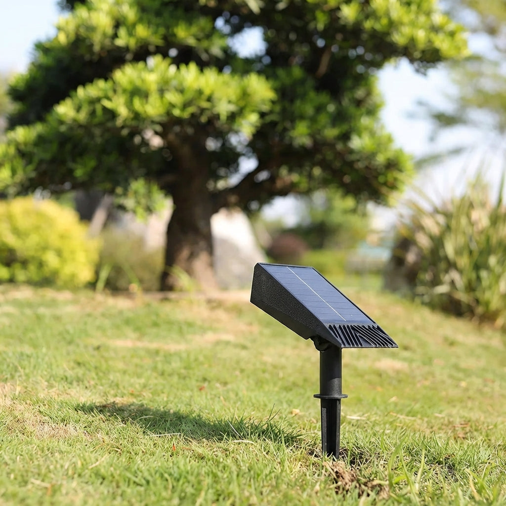 Spot solaire LED à faisceau réglable étanche IP65 blanc chaud pour gazon bordures façade jardin éclairage | Koossa