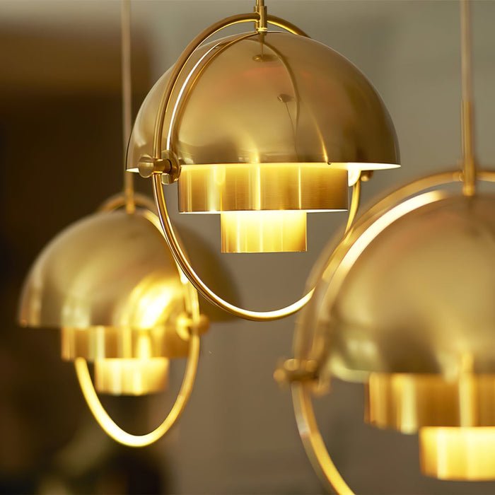 Luminaire suspendu orientable en acier bicolore laiton noir douille E27 ambiance nordique salle à manger | Koossa