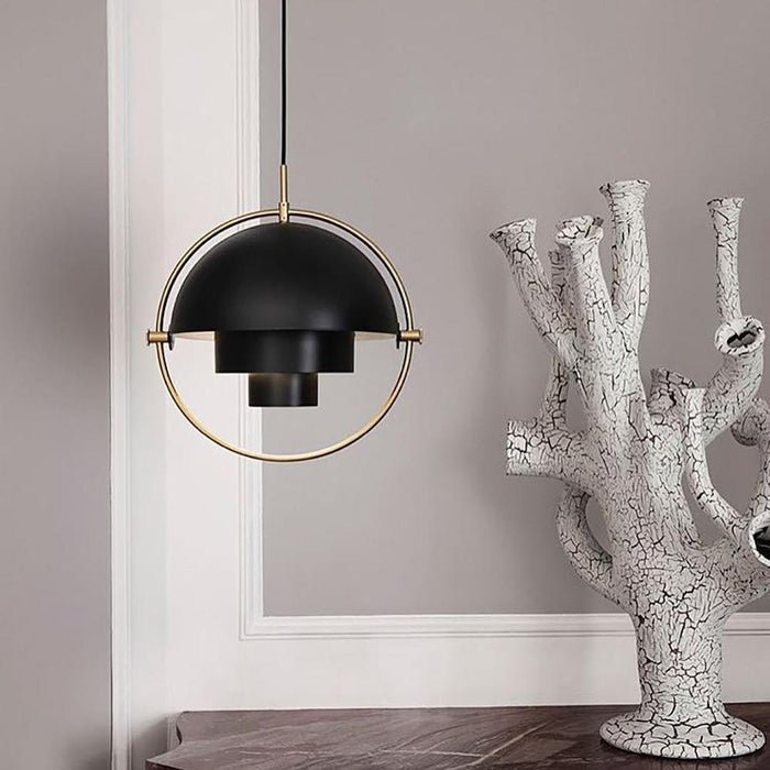Luminaire suspendu orientable en acier bicolore laiton noir douille E27 ambiance nordique salle à manger | Koossa