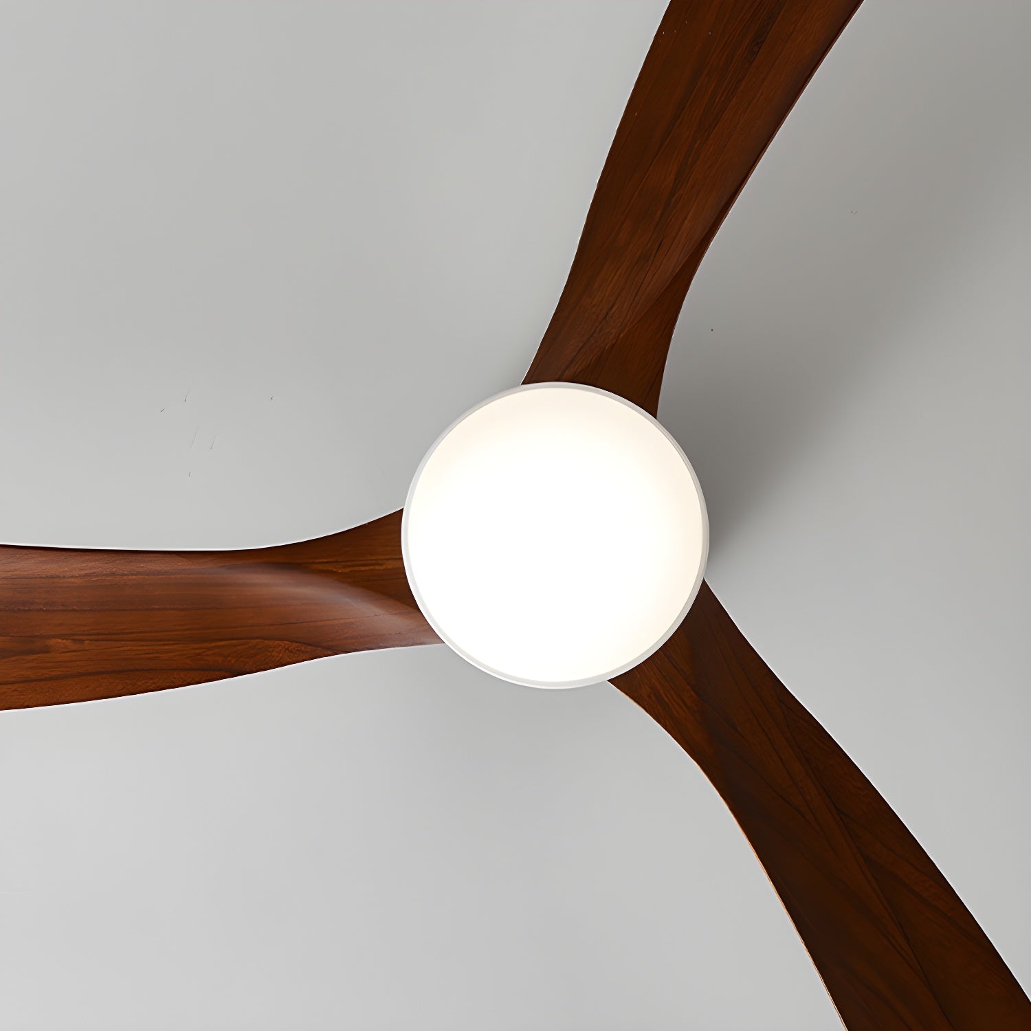 Ventilateur de plafond lumineux lames bois naturel design nordique silencieux économe chambre salon moderne | Koossa