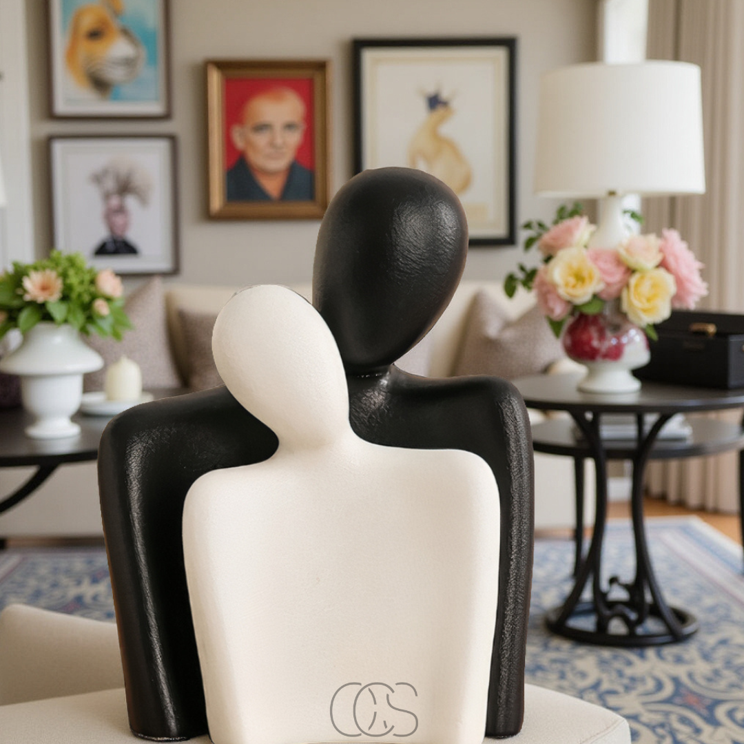 Statuette Couple Enlacé en Céramique Mate – Symbole d'Amour et de Tendresse pour Décoration Intérieure | Koossa