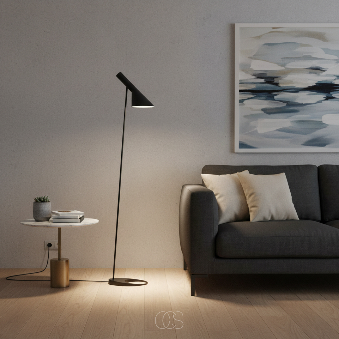 Lampadaire inclinable scandinave en métal avec abat-jour orientable idéal pour lecture salon et ambiance cosy | Koossa