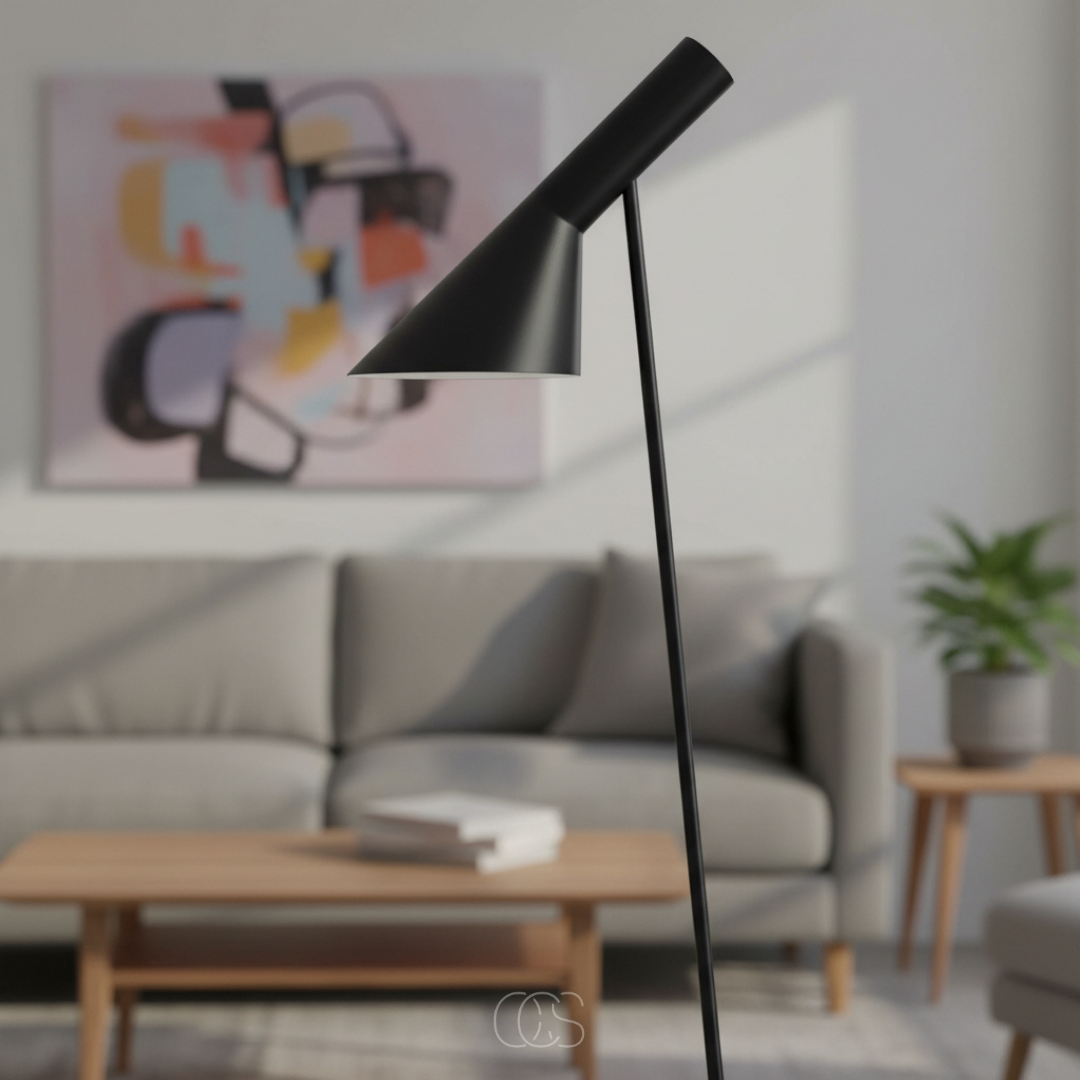 Lampadaire inclinable scandinave en métal avec abat-jour orientable idéal pour lecture salon et ambiance cosy | Koossa