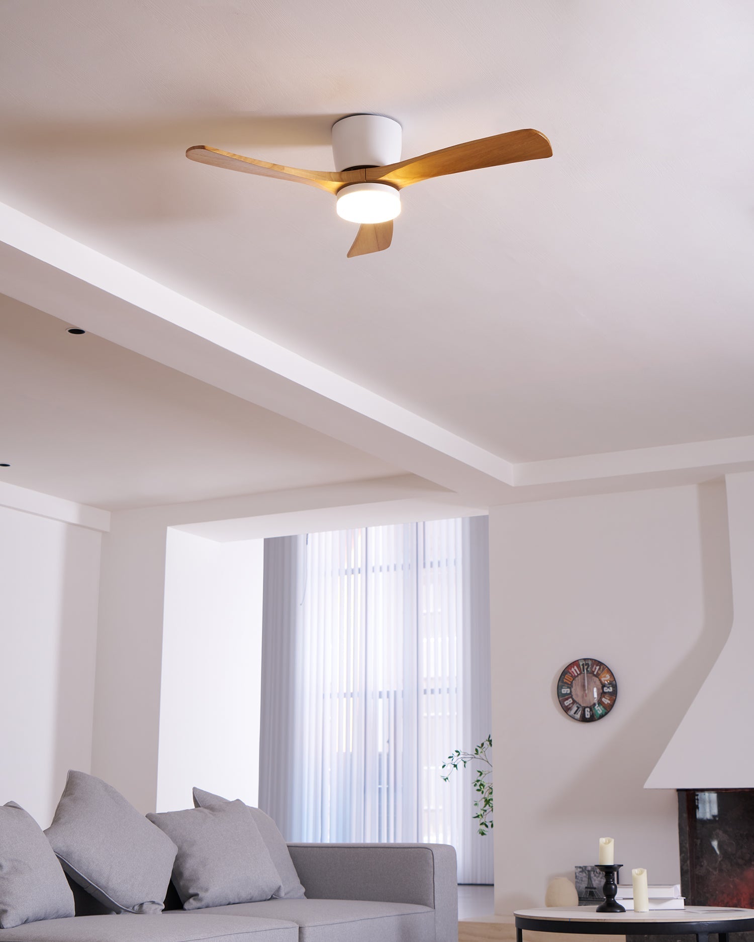 Ventilateur de plafond lumineux lames bois naturel design nordique silencieux économe chambre salon moderne | Koossa