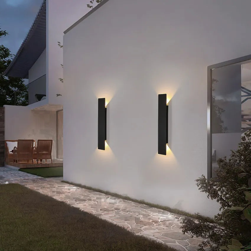 Applique murale extérieure LED aluminium double faisceau étanche IP65 finition épurée pour façade moderne | Koossa