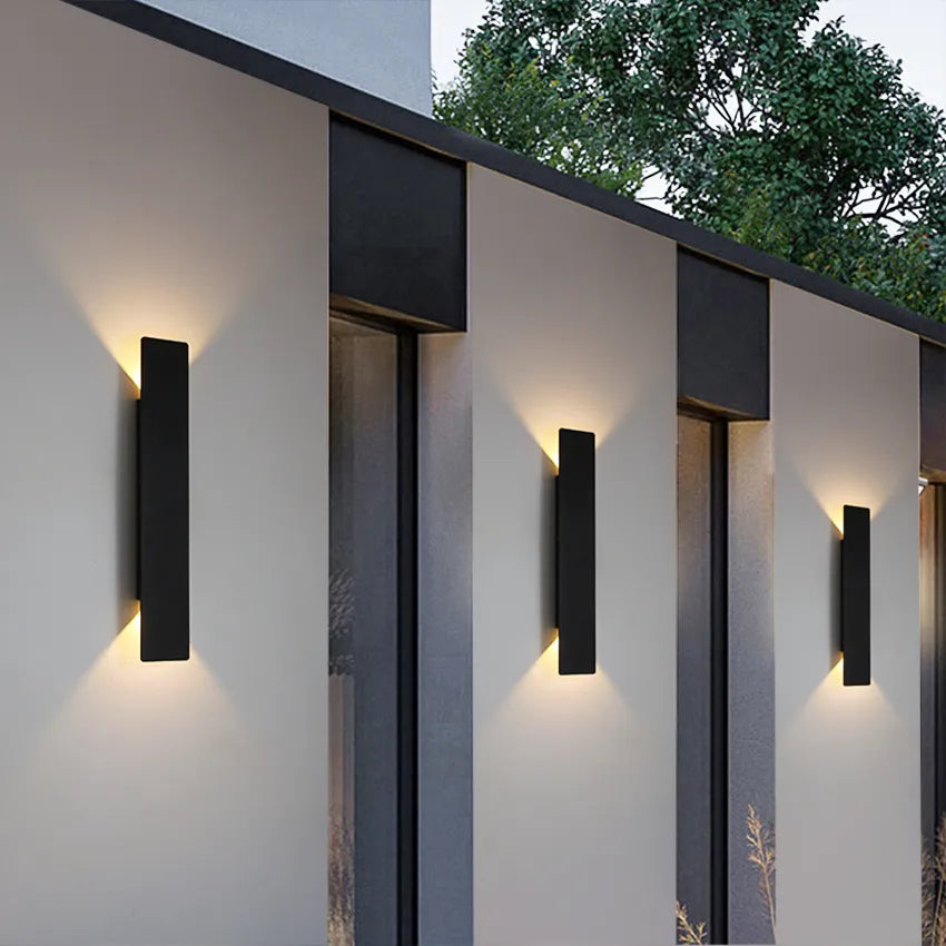 Applique murale extérieure LED aluminium double faisceau étanche IP65 finition épurée pour façade moderne | Koossa