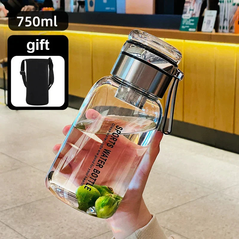 Carafe transparente 2 litres pour eau jus et lait – Contenant polyvalent avec couvercle étanche cuisine | Koossa