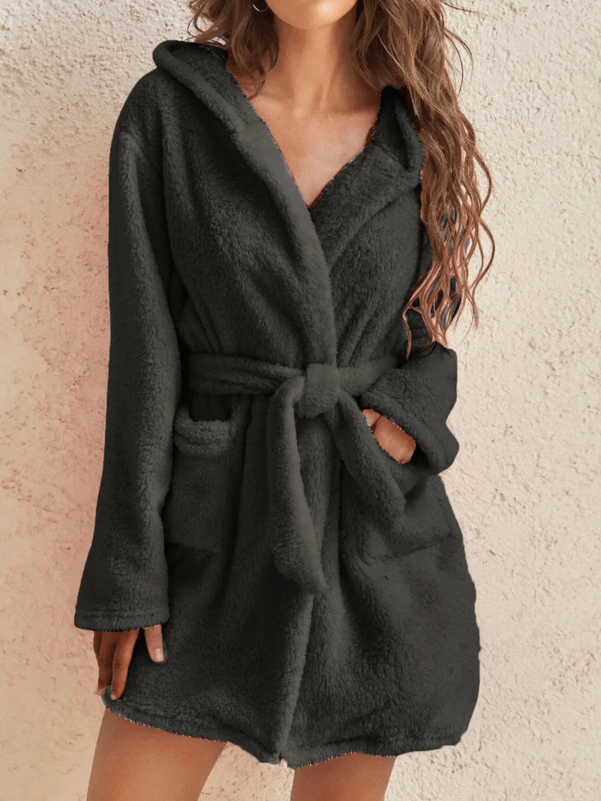 1-delige effen damesjas met capuchon en riem, gezellige en warme fleece pyjama voor thuiskleding in herfst en winter.